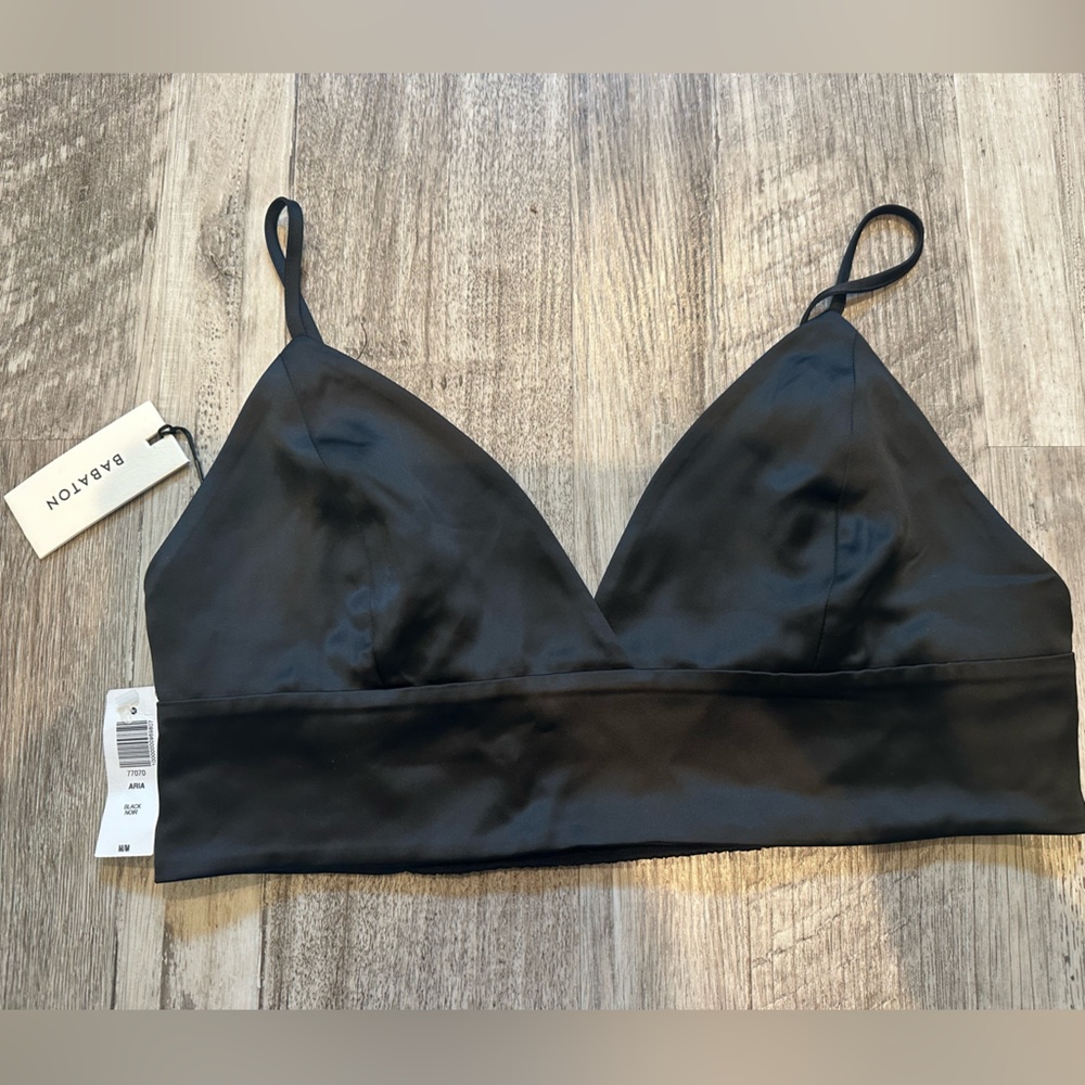 NWT Babaton crop top size M